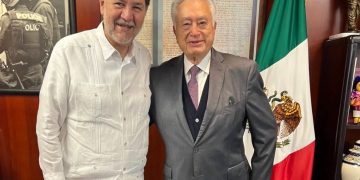 Visita Manuel Bartlett a Gerardo Fernández Noroña en el Senado