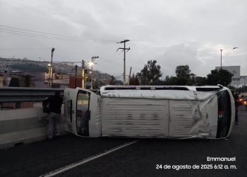 Un muerto y 11 heridos por volcadura en la México- Pachuca