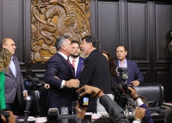 ¡Se armó la bronca! A golpes acabó la Comisión Permanente entre Alito y Noroña