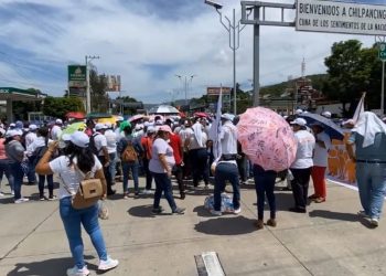 Sindicato de Maestros bloquean la Autopista del Sol en Guerrero