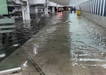 Cerradas las operaciones de aterrizaje y despegue en el AICM por lluvias