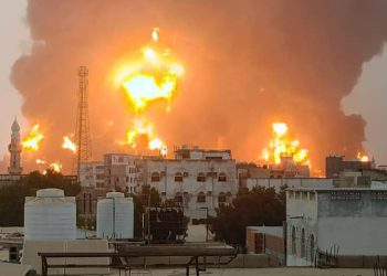 Al menos dos muertos y 35 heridos en ataques aéreos de Israel contra la capital del Yemen