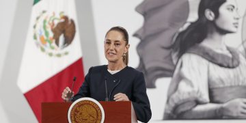 La presidenta de México felicita a “Checo” Pérez por su fichaje a Cadillac