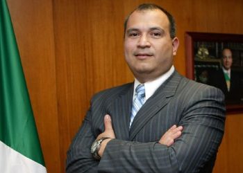 “México busca violar los derechos de Carlos Treviño, ex director de Pemex al traerlo deportado y no extraditado”: Abogado
