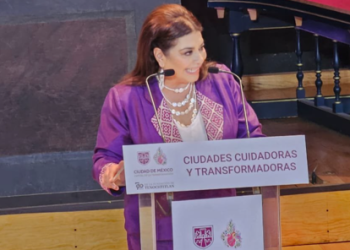 Llama Clara Brugada a colocar los cuidados en el debate público