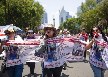 Cientos marchan para exigir la localización de Ana Amelí, desaparecida en el Ajusco