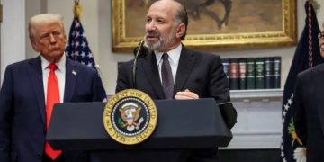 Secretario de Comercio de EU no descarta más aranceles a China por comprar petróleo ruso