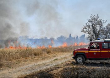 Francia da por controlado el incendio que ha arrasado más de 16,000 hectáreas