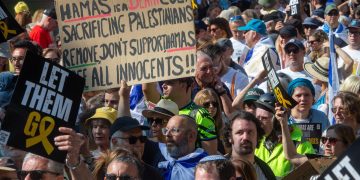 Familiares de los rehenes israelíes de Hamás marchan en Londres para pedir su liberación