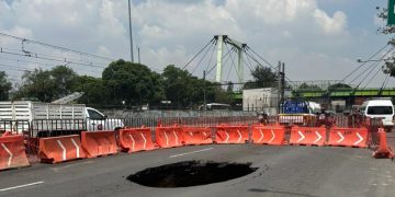 Gobierno capitalino inicia reparaciones en socavón de Calzada Zaragoza
