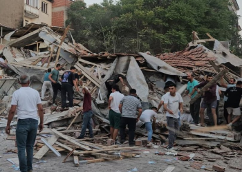 Al menos un muerto y seis heridos por terremoto en Turquía