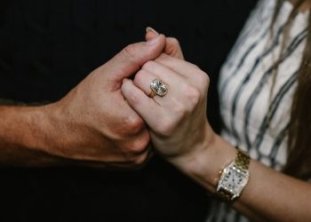 El anillo de compromiso de Taylor Swift no es el más caro del siglo XXI