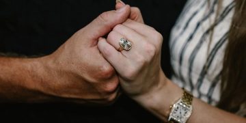 El anillo de compromiso de Taylor Swift no es el más caro del siglo XXI
