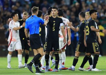 La selección Mexicana al finalizar su partido ante su similar de Japón.