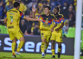Las Águilas del América del entrenador brasileño Andre Jardine fueron de menos a más para golear hoy por 4-1 a los Pumas UNAM