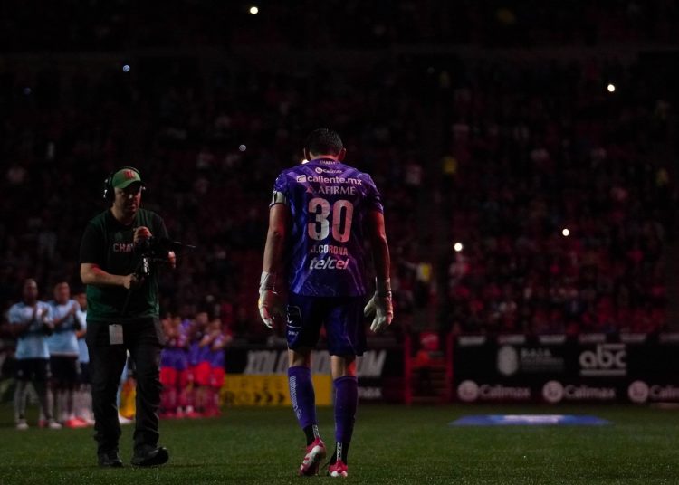El guardameta Jesús Corona, uno de los héroes del título de México en el fútbol de los Juegos Olímpicos de Londres 2012, vive