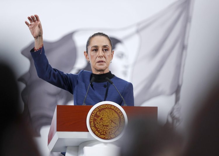 Sheinbaum pidió investigar los hechos violentos en el Colegio de Ciencias y Humanidades de la Universidad Nacional Autónoma de México (UNAM) donde un estudiante apuñaló a otro hasta asesinarlo, en un acto que dejó también a un trabajador herido. EFE/ Isaac Esquivel