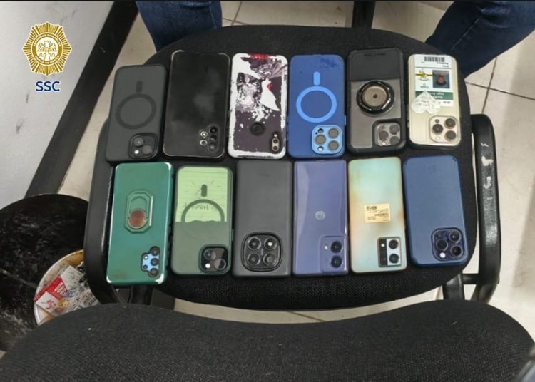 Detienen a Joven con 13 Celulares Robados Durante el Grito en el Zócalo