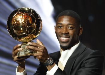 El francés Ousmane Dembelé, delantero del París Saint Germain, fue galardonado este lunes con el Balón de Oro 2025 que concede