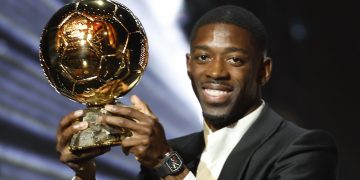 El francés Ousmane Dembelé, delantero del París Saint Germain, fue galardonado este lunes con el Balón de Oro 2025 que concede