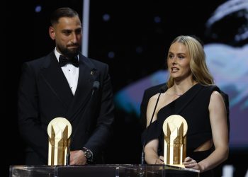  El italiano Gianluigi Donnarumma, portero del Manchester City y la campaña pasada en el PSG, fue galardonado este lunes con el Trofeo