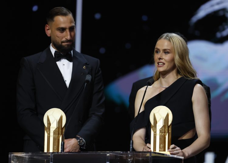El italiano Gianluigi Donnarumma, portero del Manchester City y la campaña pasada en el PSG, fue galardonado este lunes con el Trofeo