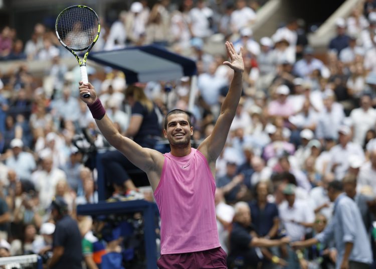 El español Carlos Alcaraz derrotó este martes al checo Jiri Lehecka por 6-4, 6-2 y 6-4 en cuartos de final del Abierto de Estados Unidos