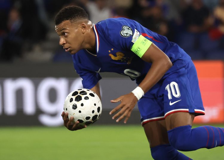 Kylian Mbappe of Francia celebrates scoring the 1-1 goal during the FIFA World