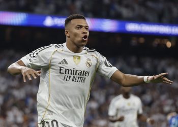 El delantero francés del Real Madrid Kylian Mbappe celebra su segundo gol durante el partido de la primera
