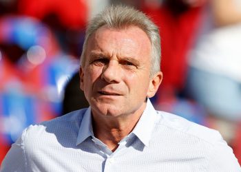 Joe Montana, miembro del Salón de la Fama y cuatro veces campeón del Super Bowl con San Francisco 49ers, dejó fuera este martes a