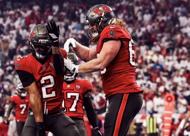El 'quarterback' Baker Mayfield lideró este lunes a los Tampa Bay Buccaneers en un último drive espectacular que acabó con el 'touchdown'