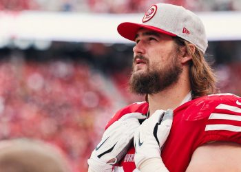 Los 49ers de la NFL anunciaron este lunes que llegaron a un acuerdo para extender el contrato de Colton McKivitz, tackle ofensivo, por tres años a cambio de 45 millones de dólares.