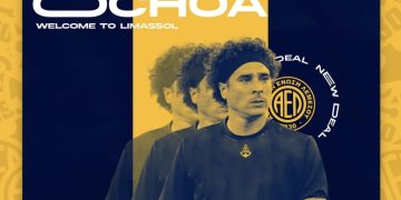 Guillermo Ochoa continuará su carrera en el futbol de Chipre tras llegar a un acuerdo con el AEL Limassol. A través de un comunicado