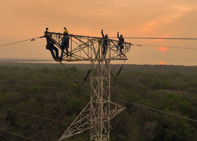 CFE restablece suministro eléctrico en la Península de Yucatán