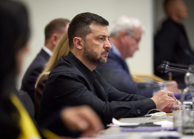 Zelenski Advierte a Rusia con un "Apagón en el Kremlin" si Ataca Kiev | FOTO EFE