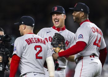 Con todo en contra —la presión de octubre, el escenario del Yankee Stadium y un duelo directo frente a Max Fried—, el abridor de los Medias Rojas de Boston, Garrett Crochet