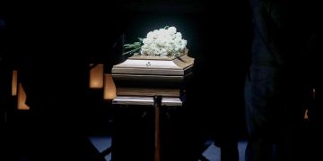 Milán da el último adiós al “rey” de la moda, Giorgio Armani
