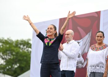 Sheinbaum destaca avance en el combate a la pobreza y promete mayor poder adquisitivo del salario mínimo
