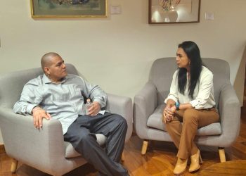 Jesús Muñoz Gutiérrez llega a la Ciudad de México tras su repatriación.