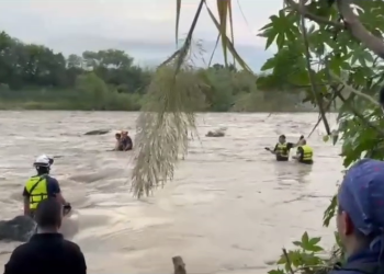 Rescatan a seis menores atrapados en el Río Santa Catarina en Cadereyta Jiménez