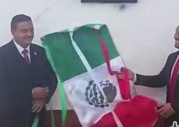 Exponen uso irrespetuoso de la Bandera en Salvador Escalante en Michoacán