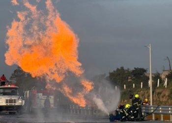 Cierre total de la autopista México-Puebla por accidente de pipa de gas