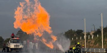 Cierre total de la autopista México-Puebla por accidente de pipa de gas
