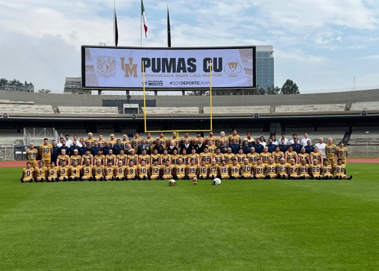 El Estadio Olímpico Universitario nuevamente fue sede de la tradicional foto de presentación del equipo de los Pumas CU FBA, de
