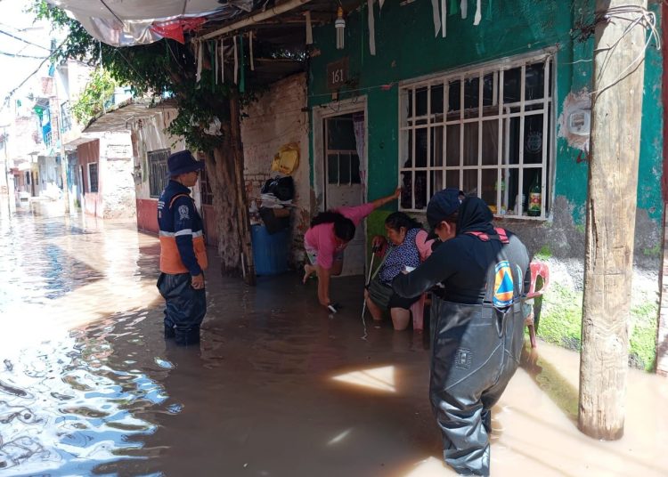 Tromba y desfogue de presas causan inundaciones en Manuel Doblado y Pénjamo