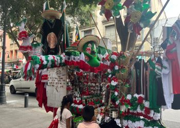A la baja hasta en un 50% las ventas de productos patrios en el Centro Histórico