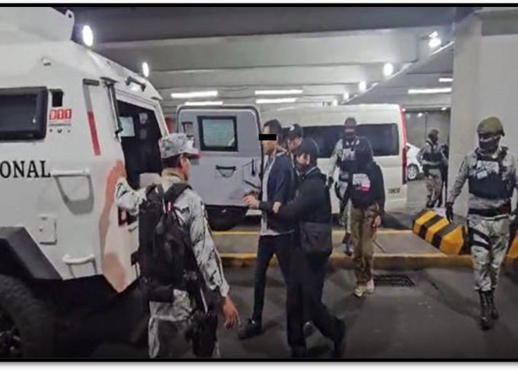 Detienen en el AICM a Oscar Antonio Álvarez González, principal operador financiero del CJNG