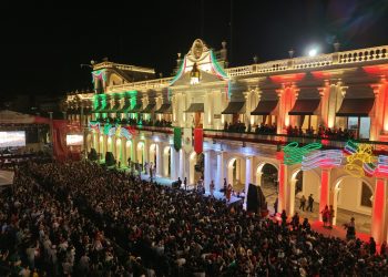 Festividades patrias se desarrollan sin incidencias en Veracruz, cuatro municipios suspendieron ceremonia