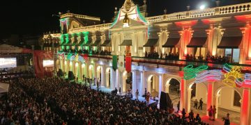 Festividades patrias se desarrollan sin incidencias en Veracruz, cuatro municipios suspendieron ceremonia
