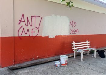 Bomberos sofocan incendio provocado en la secundaria Profesor Enrique Romero Jiménez en Sinaloa